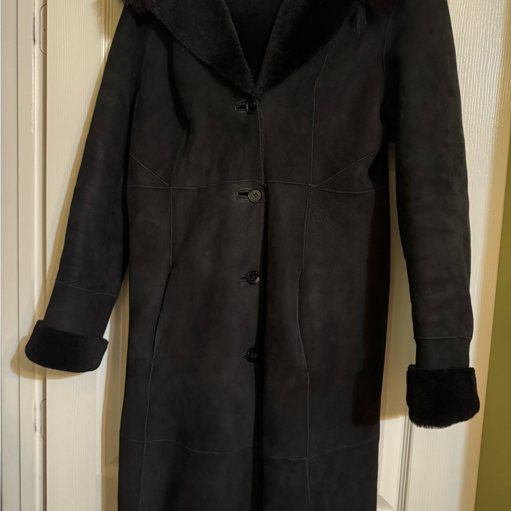 Marc New York Women's Black Genuine Shearling coat. - Picture 2 of 6